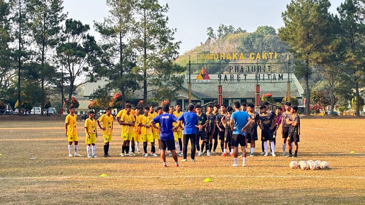 Pemain Malang United U-15 dan U-17 mengikuti sesi latihan menjelang Piala Soeratin 2026